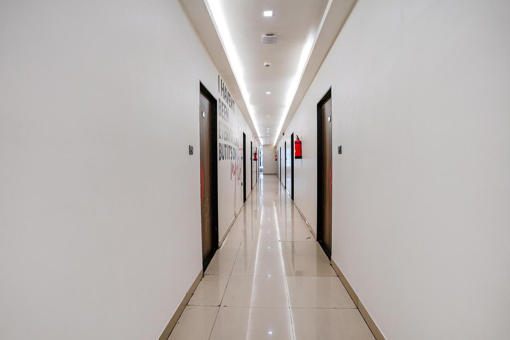 Fabhotel Lotus I Сурат Экстерьер фото