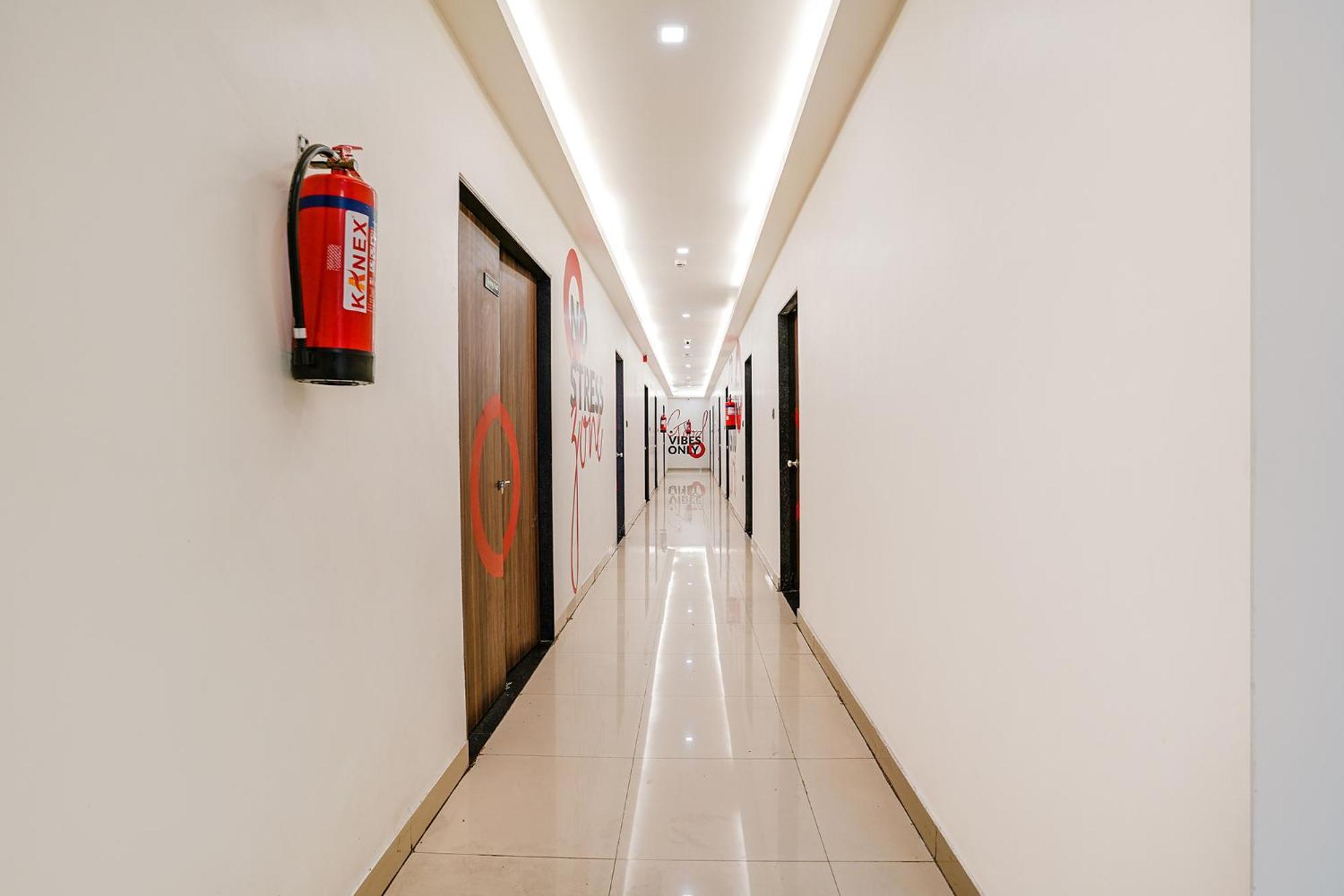 Fabhotel Lotus I Сурат Экстерьер фото
